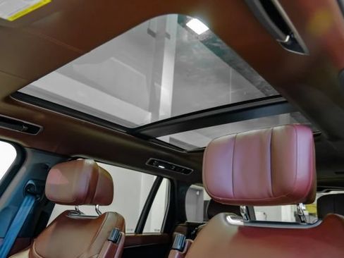 Used 2025 Land Rover Range Rover Long Wheelbase Autobiography AWD/4WD image 6