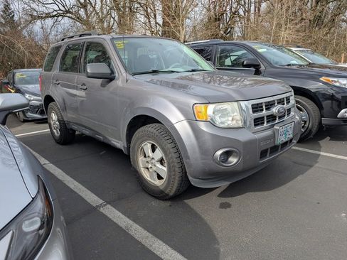 Used 2011 Ford Escape XLS w/ 102A Rapid Spec Order Code image 2