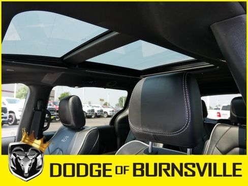 Used 2025 Chrysler Pacifica Limited FWD image 21