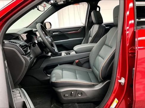 Used 2025 GMC Acadia AT4 w/ Luxury Package image 24