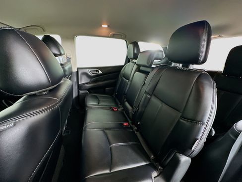 Used 2019 Nissan Pathfinder SL AWD/4WD image 28
