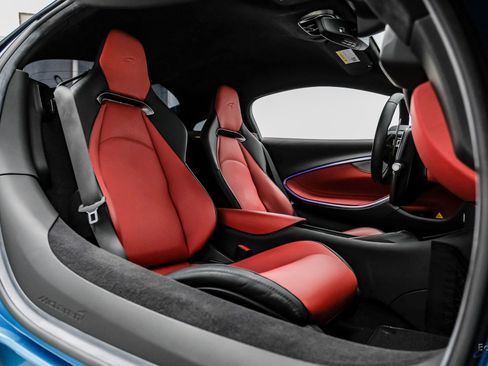 Used 2024 McLaren Artura RWD image 57