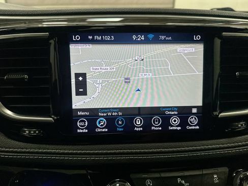 Used 2020 Chrysler Pacifica Limited w/ S Appearance Package FWD image 22