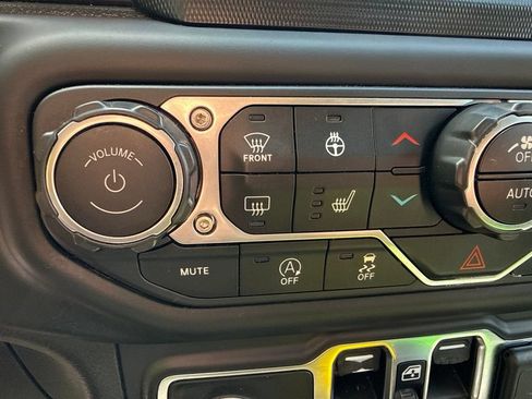 Used 2021 Jeep Gladiator Mojave AWD/4WD image 30
