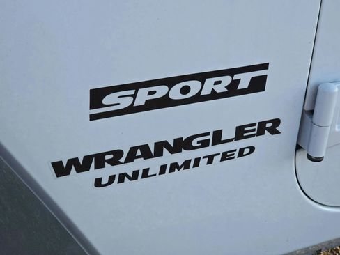 Used 2015 Jeep Wrangler Unlimited Sport w/ Quick Order Package 24S AWD/4WD image 8