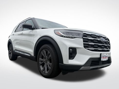 Used 2025 Ford Explorer Active w/ Active Comfort Package AWD/4WD image 5