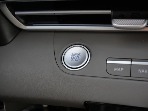 Used 2025 Hyundai Elantra SEL FWD image 30