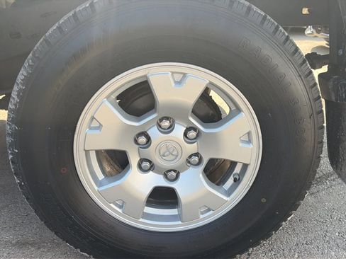 Used 2011 Toyota Tacoma 4x4 Access Cab V6 w/ Convenience Pkg image 19