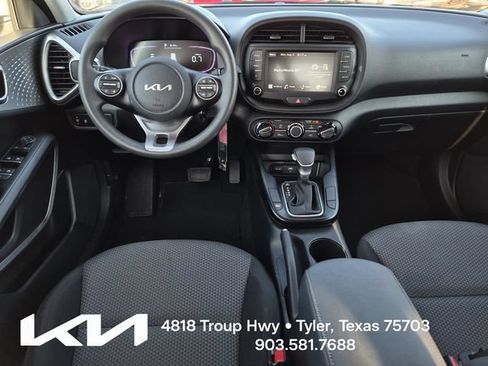 Certified 2025 Kia Soul LX w/ LX Technology Package FWD image 20