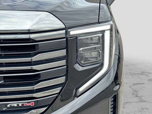 Used 2023 GMC Sierra 1500 AT4 w/ Technology Package AWD/4WD image 10