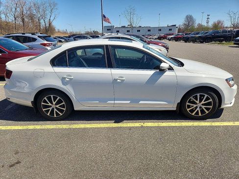 Used 2017 Volkswagen Jetta SE FWD image 7
