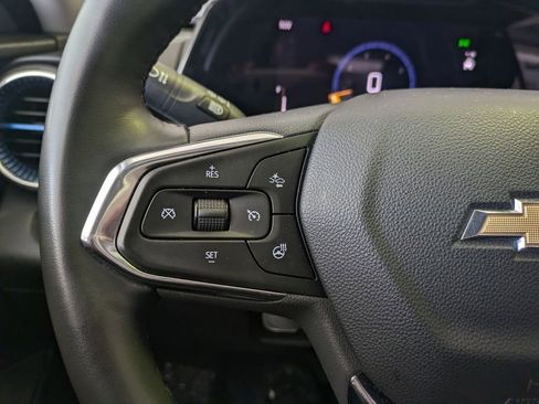 Used 2025 Chevrolet Trax LT w/ LT Convenience Package FWD image 30