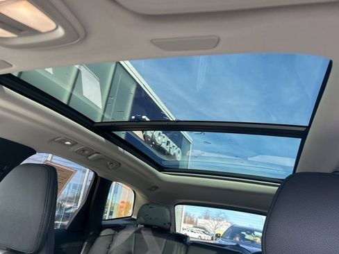 Certified 2025 Volvo XC60 B5 Plus image 27