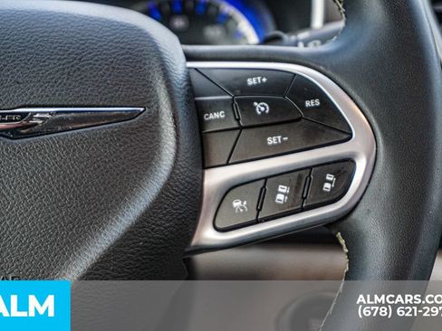 Used 2024 Chrysler Pacifica Touring-L FWD image 31