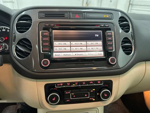 Used 2012 Volkswagen Tiguan S AWD/4WD image 17