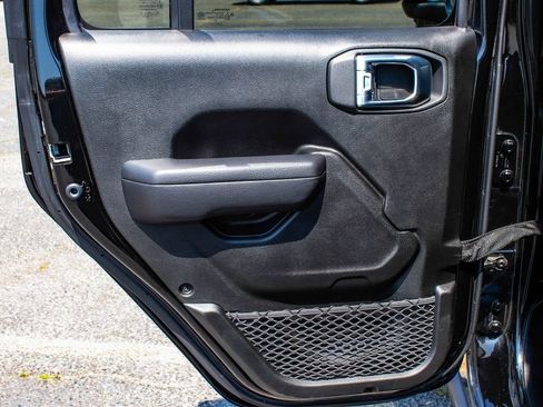 Used 2023 Jeep Wrangler Unlimited w/ Cold Weather Group AWD/4WD image 10