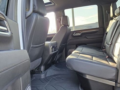 Used 2024 Chevrolet Silverado 2500 High Country w/ High Country Premium Package image 9