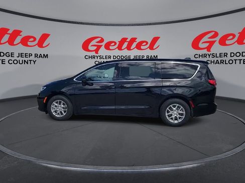 New 2026 Chrysler Pacifica Select image 5