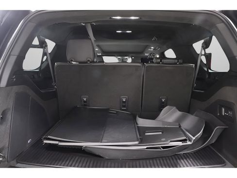 Used 2024 Cadillac Escalade ESV Sport Platinum w/ LPO, ONYX Package image 31