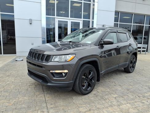Used 2020 Jeep Compass Latitude image 2