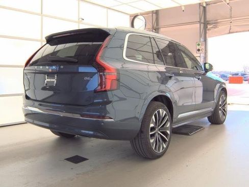 Certified 2025 Volvo XC90 B6 Plus image 4