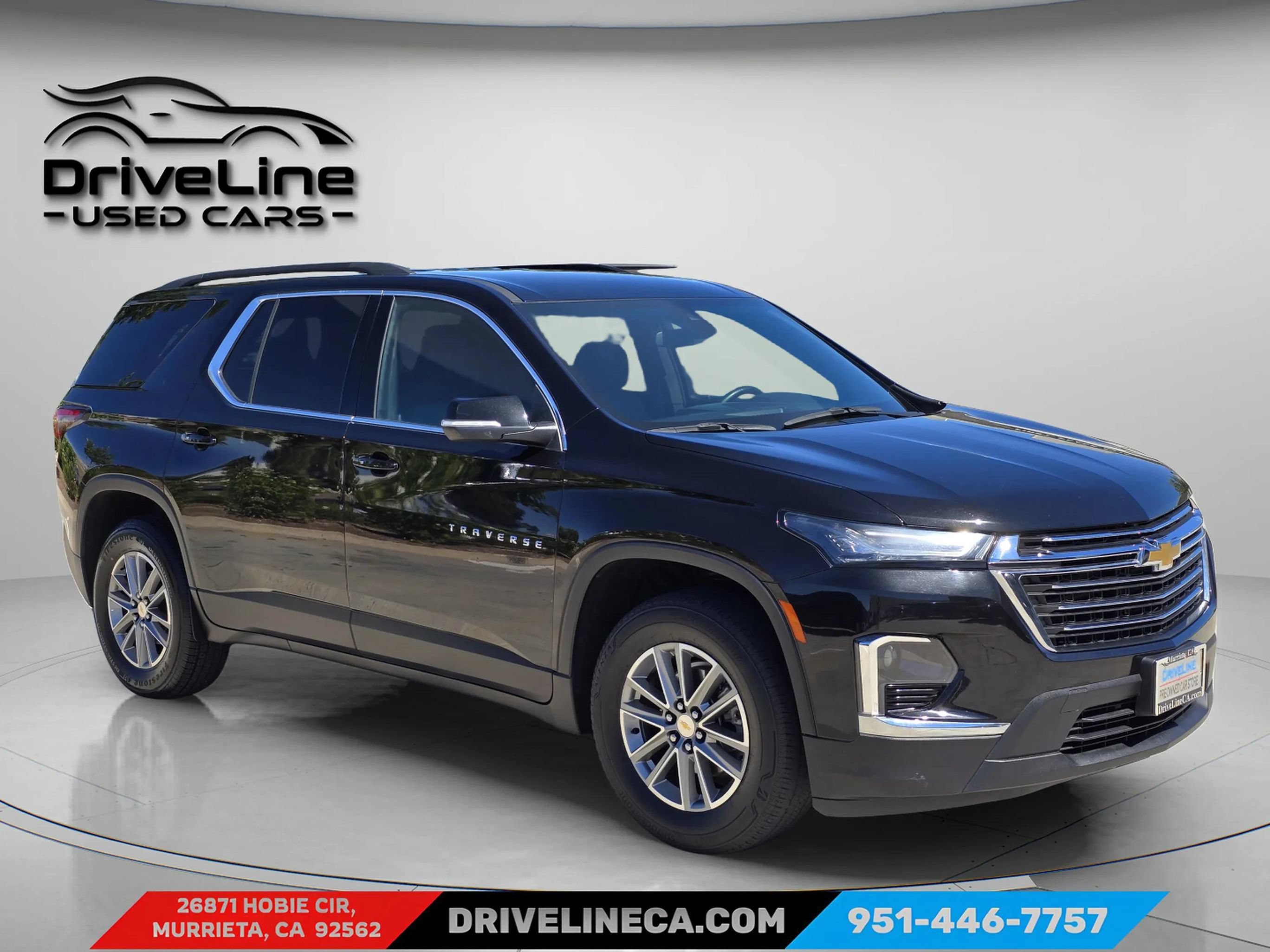 Used 2023 Chevrolet Traverse LT FWD image 2
