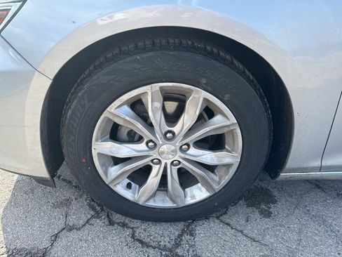 Used 2020 Chevrolet Malibu LT image 2