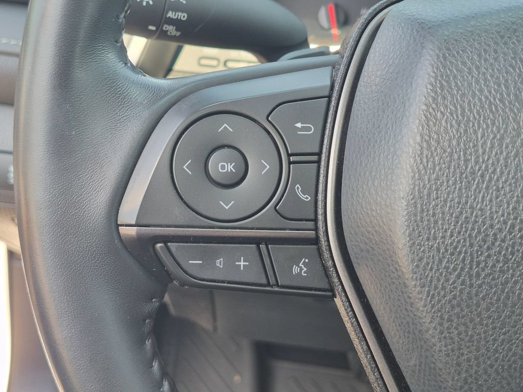 Used 2022 Toyota Camry XSE FWD image 17