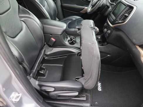 Used 2017 Jeep Cherokee Limited AWD/4WD image 11