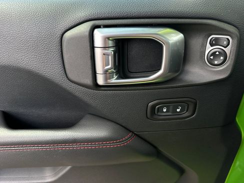 Used 2018 Jeep Wrangler Unlimited Rubicon AWD/4WD image 10