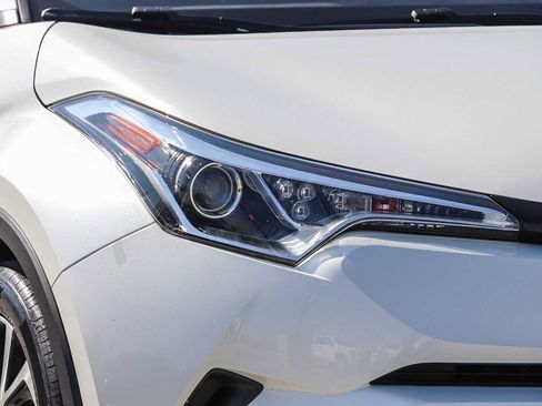 Used 2019 Toyota C-HR Limited FWD image 4