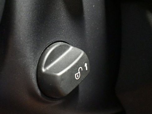 Used 2020 Jaguar F-PACE Premium image 59