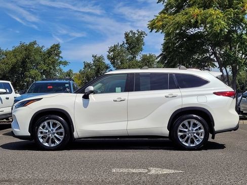 Certified 2021 Toyota Highlander Limited AWD/4WD image 9