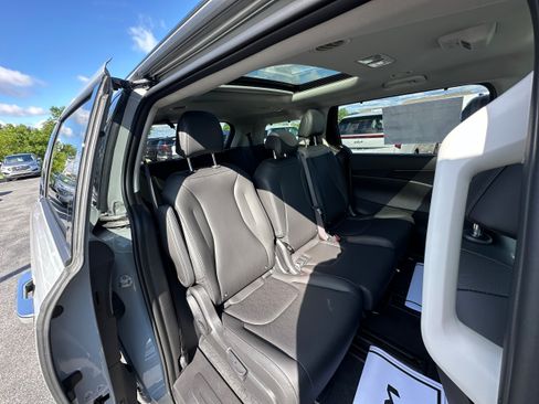 New 2026 Kia Carnival SX FWD image 14