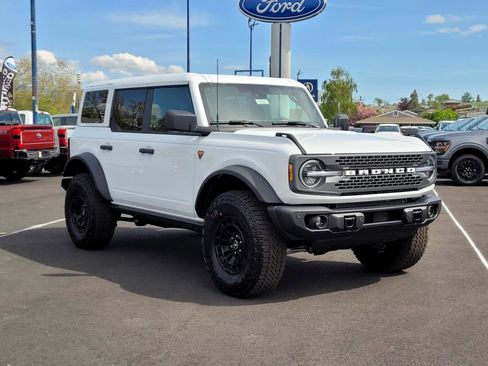 New 2026 Ford Bronco Badlands image 3