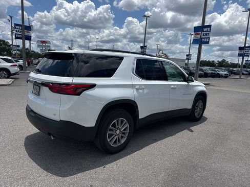 Used 2023 Chevrolet Traverse LT FWD image 6