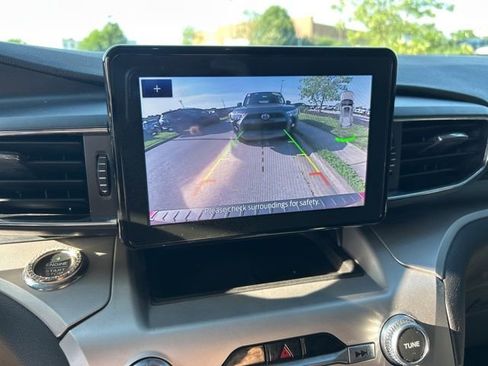 Used 2021 Ford Explorer XLT w/ Equipment Group 202A AWD/4WD image 10