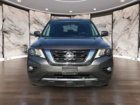 Used 2017 Nissan Pathfinder SV image 2