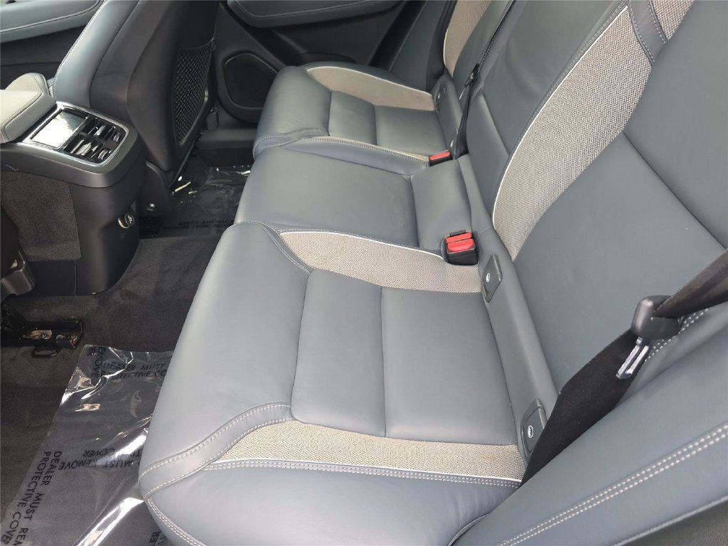 Used 2020 Volvo XC60 T5 R-Design w/ Protection Package Premier FWD image 13
