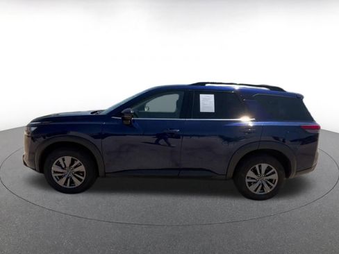 Used 2025 Nissan Pathfinder SV FWD image 9