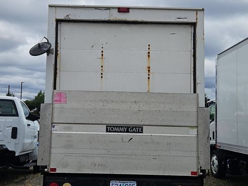 Used 2016 Chevrolet Express 3500 RWD image 23