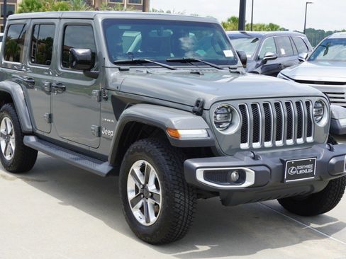 Used 2019 Jeep Wrangler Unlimited Sahara AWD/4WD image 3