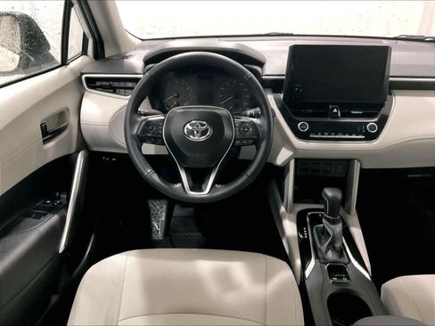 Used 2024 Toyota Corolla Cross LE image 17