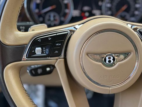 Used 2018 Bentley Bentayga image 64