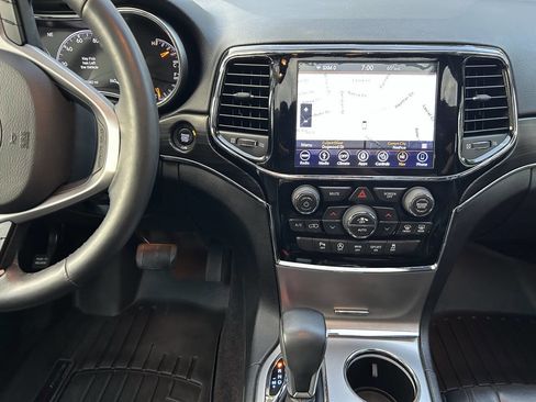 Used 2019 Jeep Grand Cherokee Limited image 10