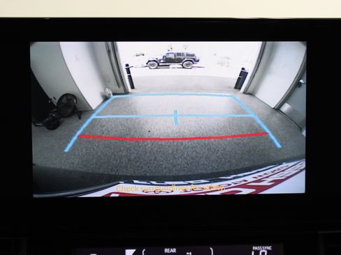 Used 2026 Toyota Sienna XLE FWD image 20