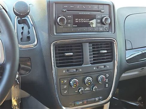 Used 2013 Dodge Grand Caravan SE image 25