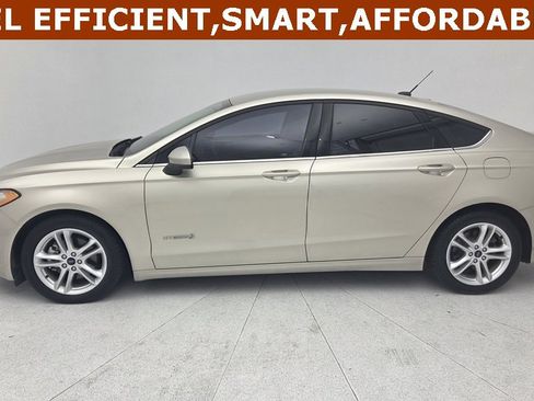 Used 2018 Ford Fusion S image 2