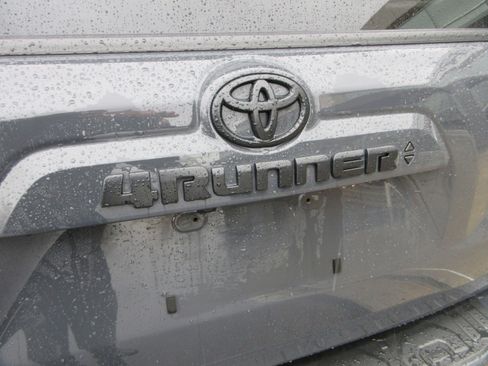 Used 2024 Toyota 4Runner SR5 Premium w/ SR5 Premium Package image 9