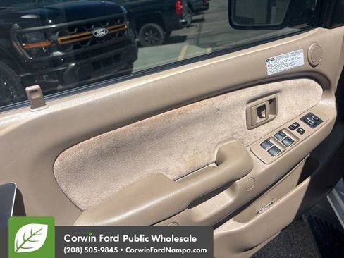 Used 2002 Toyota Tacoma PreRunner RWD image 9